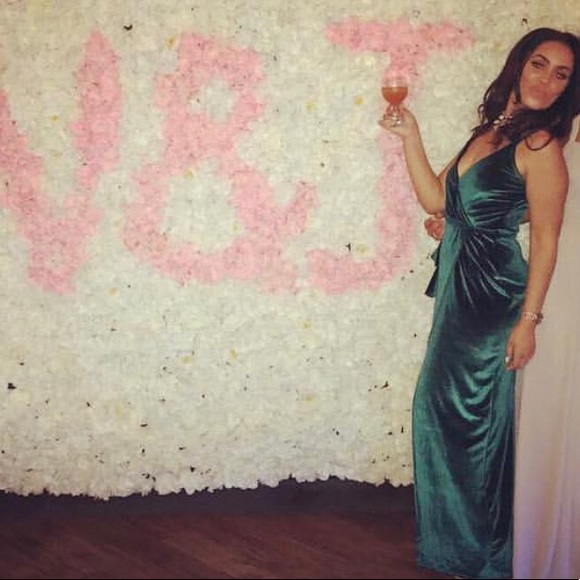 Meet your Posher, Dee - Picture 2 of 4